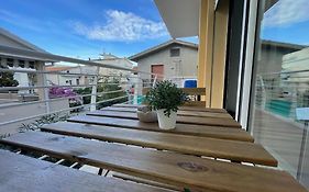 Nuovo a 40 passi dal mare. A casa di “Bicca”